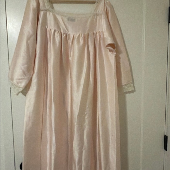 Dior Soft Pink Robe - Picture 4 of 8